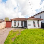 Spacious 4 beds 2 bath House with a large shed in a Premium Location in Glenroy (10 mins walk to everything) thumb